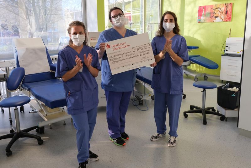 Blutspender spenden für Flutopfer
